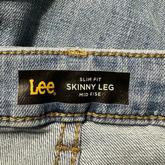 Lee Women's Slim Fit Skinny Leg Midrise Jean Women's 14 Light Wash - Picture 5 of 8